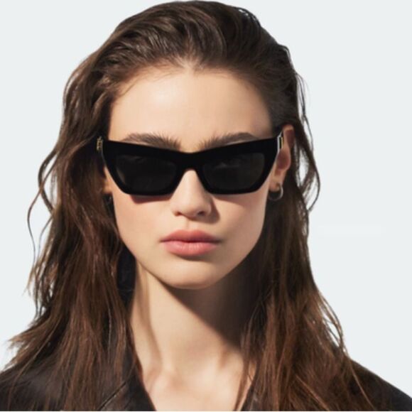 Burberry NEW Black Cat Eye BE4405 Grey Lense Chunky Designer - Picture 2 of 13